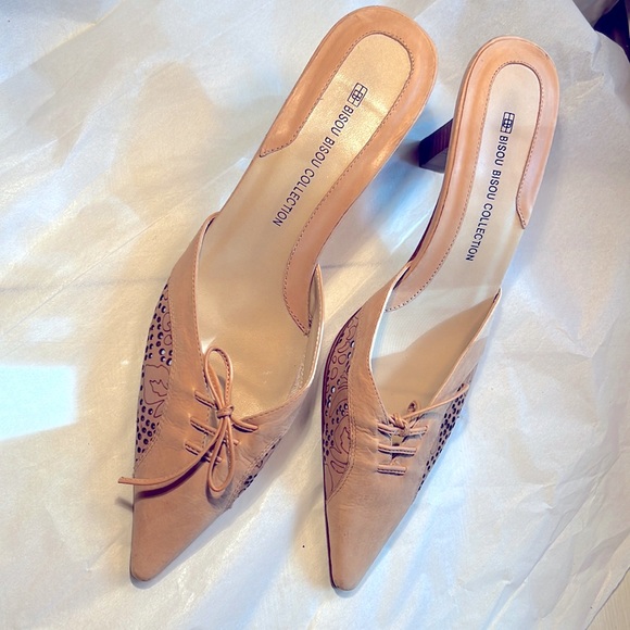 Bisou Bisou Shoes - Bisou Bisou Collection Slides beautiful!